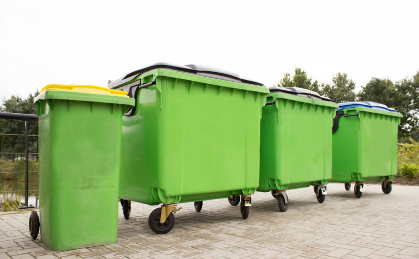 Kontenery na śmieci i gruz – jak efektywnie separować odpady?